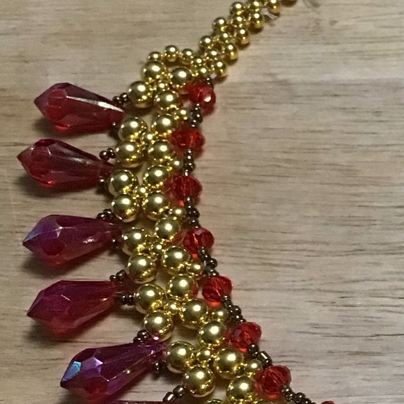 gold metal necklace w/ acrylic briolette & magnetic clasp .. gold & red .. no-1 - Picture 4 of 4